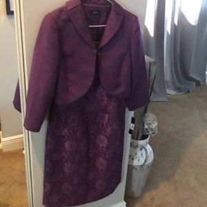Brand new! 2 piece Tahari suit